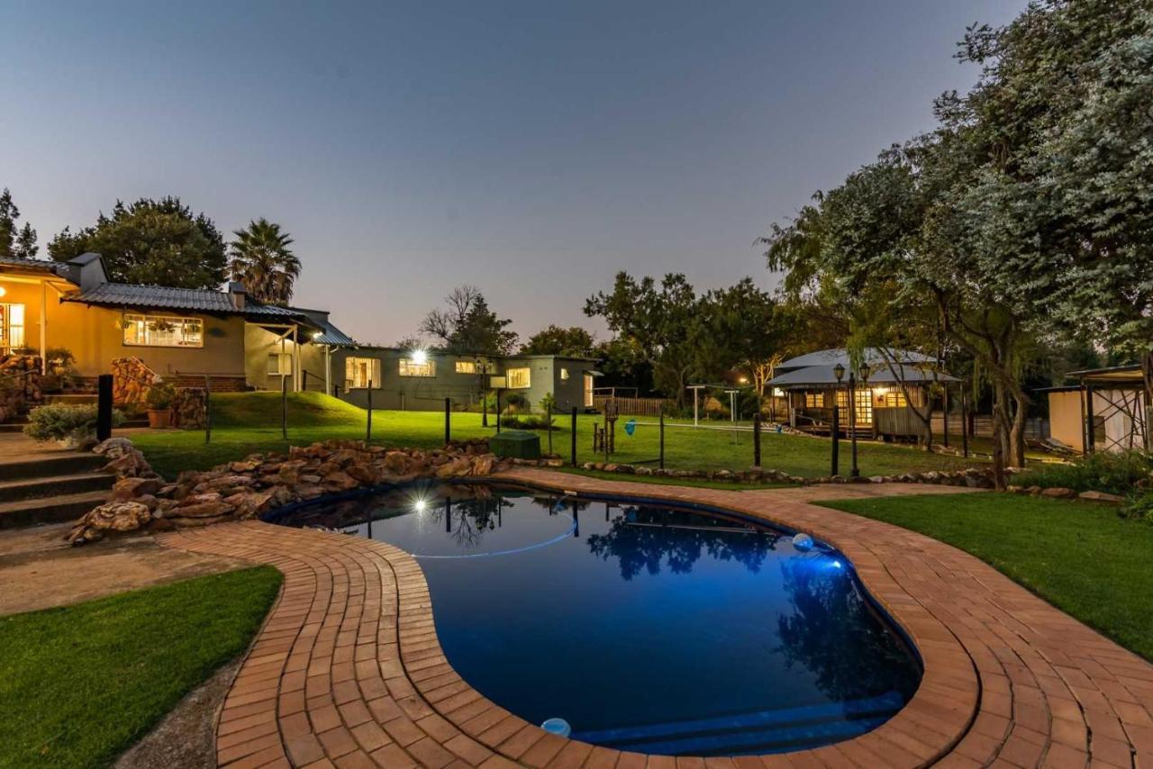 Self-Catered Apartment With Pool Krugersdorp Exterior photo